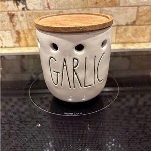 Rae Dunn Artisan Collection Garlic wooden Lid